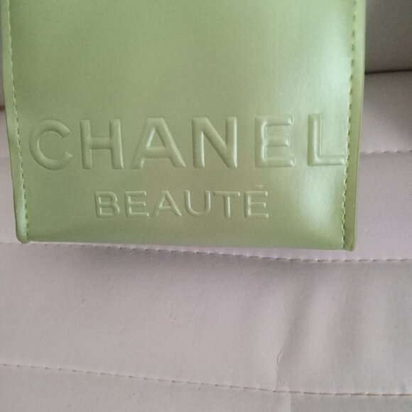 CHANEL MAKEUP TAKEAWAYS POUCH MAKEUP BAG Limited Edition NIB - Picture 5 of 11